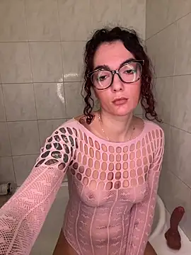 Snapshot of Strawberry_queen91 chatting on March 6, 10:47 pm Strawberry queen91 online show from March 6, 10:47 pm
