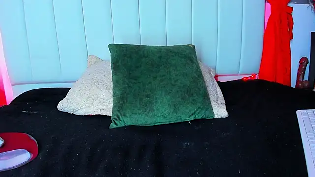 caro lyne  online show from September 15, 7:03 pm