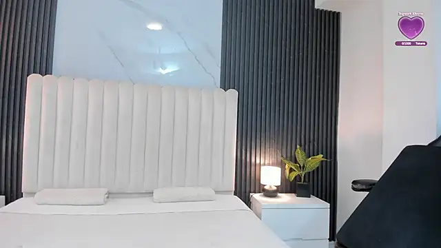 Snapshot of Madiee_Rhea chatting on February 25, 7:34 pm Madiee Rhea online show from February 25, 7:34 pm