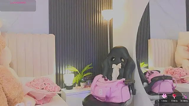 Madiee Rhea online show from May 30, 7:44 pm