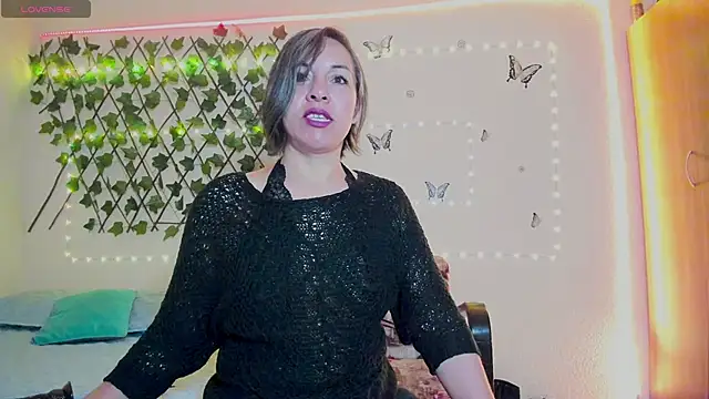 Lady breaks hearts online show from September 22, 10:28 am