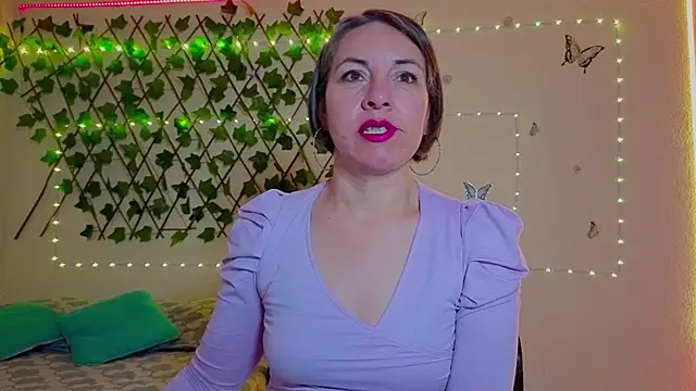 Lady breaks hearts online show from October 23, 10:36 am