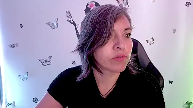 Lady breaks hearts online show from April 16, 1:12 pm