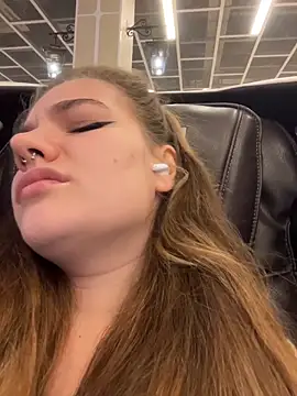 Snapshot of Holy_Tereza chatting on February 22, 3:43 pm Holy Tereza online show from February 22, 3:43 pm