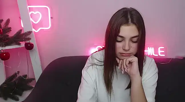 Snapshot of MilanaAngelAs chatting on December 28, 5:46 pm MilanaAngelAs online show from December 28, 5:46 pm