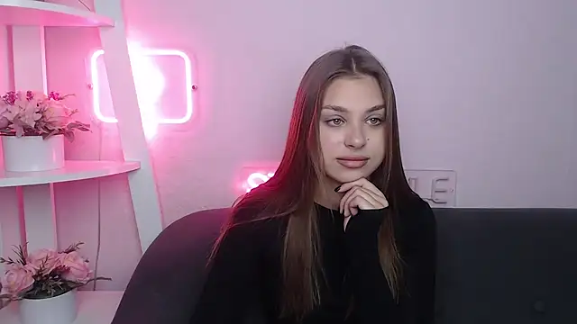 Snapshot of MilanaAngelAs chatting on October 4, 4:43 am MilanaAngelAs online show from October 4, 4:43 am