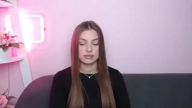 Snapshot of MilanaAngelAs chatting on April 18, 4:49 am MilanaAngelAs online show from April 18, 4:49 am