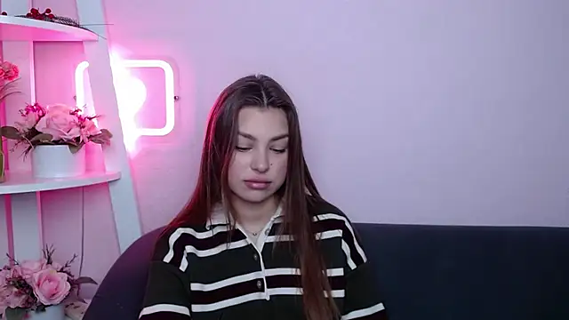 Snapshot of MilanaAngelAs chatting on April 24, 4:37 am MilanaAngelAs online show from April 24, 4:37 am