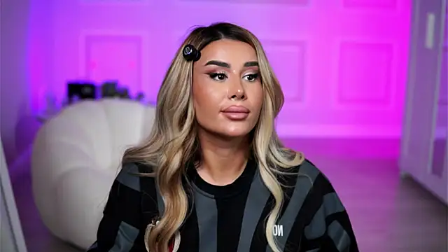 Snapshot of EvaZane chatting on October 26, 8:15 pm EvaZane online show from October 26, 8:15 pm