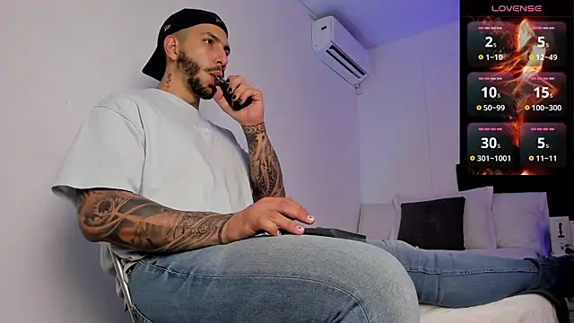 Snapshot of Matt_Ferrer chatting on February 2, 9:02 pm Matt Ferrer online show from February 2, 9:02 pm