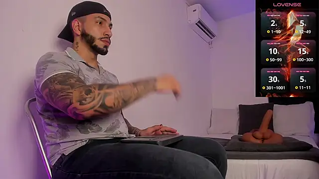 Snapshot of Matt_Ferrer chatting on February 20, 8:03 pm Matt Ferrer online show from February 20, 8:03 pm