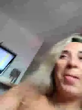 Snapshot of annamell chatting on January 6, 10:35 am annamell online show from January 6, 10:35 am