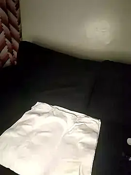 KikiLovesD online show from January 11, 8:52 am