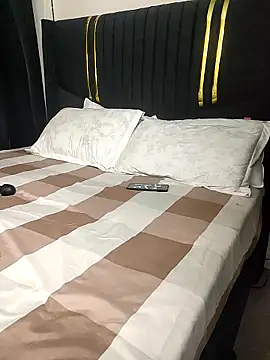 KikiLovesD online show from February 16, 12:23 pm