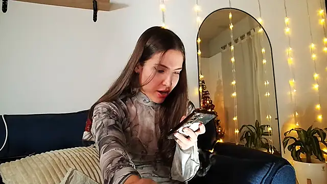 Snapshot of Melisa_cream chatting on December 27, 2:47 am Melisa cream online show from December 27, 2:47 am