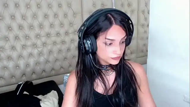 Dollbehavior  online show from November 22, 4:22 am