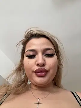 AllysonK online show from April 1, 1:41 pm