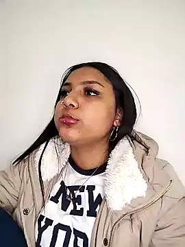 Snapshot of Alix_sweet22 chatting on December 13, 8:58 pm Alix sweet22 online show from December 13, 8:58 pm