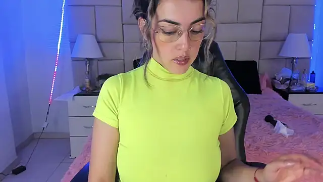 Snapshot of IsisLoveyes_ chatting on December 24, 12:00 am IsisLoveyes online show from December 24, 12:00 am