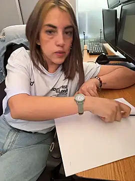 Snapshot of IsisLoveyes_ chatting on January 7, 3:47 pm IsisLoveyes online show from January 7, 3:47 pm