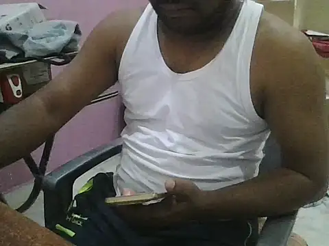 Snapshot of ITGuyhyd chatting on January 11, 12:48 am ITGuyhyd online show from January 11, 12:48 am