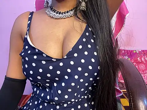 Snapshot of roshni-5 chatting on February 11, 3:08 am roshni-5 online show from February 11, 3:08 am