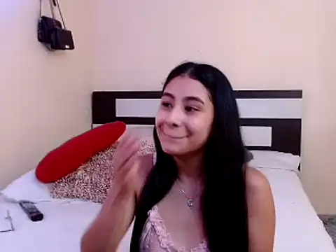 Snapshot of chika_hellar chatting on March 4, 10:16 pm chika hellar online show from March 4, 10:16 pm