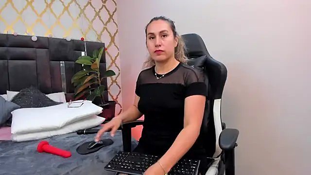 RubbyTaylor online show from February 8, 8:42 pm