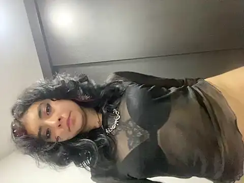 Snapshot of _Gothiccbitch_ chatting on December 13, 9:02 am  Gothiccbitch  online show from December 13, 9:02 am