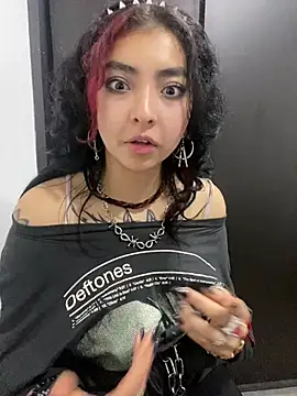 Snapshot of _Gothiccbitch_ chatting on December 17, 7:40 am  Gothiccbitch  online show from December 17, 7:40 am