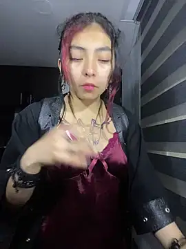 Snapshot of _Gothiccbitch_ chatting on December 18, 6:10 am  Gothiccbitch  online show from December 18, 6:10 am