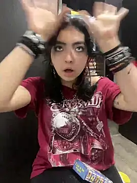 Snapshot of _Gothiccbitch_ chatting on December 22, 7:11 am  Gothiccbitch  online show from December 22, 7:11 am