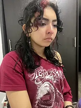 Snapshot of _Gothiccbitch_ chatting on December 22, 10:17 am  Gothiccbitch  online show from December 22, 10:17 am