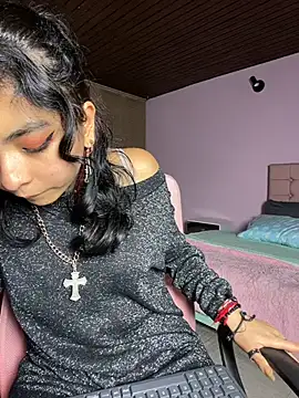 Snapshot of _Gothiccbitch_ chatting on January 10, 4:01 am  Gothiccbitch  online show from January 10, 4:01 am