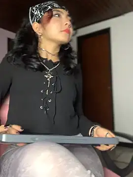 Snapshot of _Gothiccbitch_ chatting on January 14, 4:47 am  Gothiccbitch  online show from January 14, 4:47 am