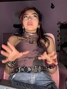 Snapshot of _Gothiccbitch_ chatting on January 23, 7:11 am  Gothiccbitch  online show from January 23, 7:11 am