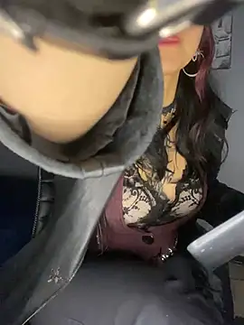 Snapshot of _Gothiccbitch_ chatting on February 7, 11:12 am  Gothiccbitch  online show from February 7, 11:12 am