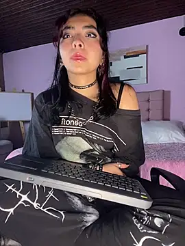 Snapshot of _Gothiccbitch_ chatting on February 25, 9:09 am  Gothiccbitch  online show from February 25, 9:09 am