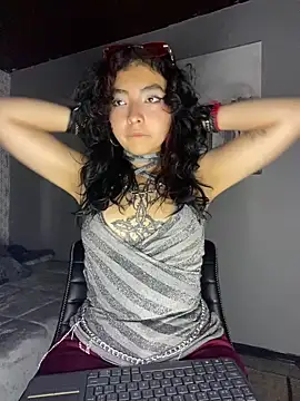 Snapshot of _Gothiccbitch_ chatting on March 7, 3:19 am  Gothiccbitch  online show from March 7, 3:19 am