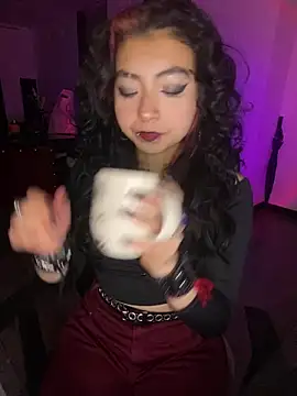 Snapshot of _Gothiccbitch_ chatting on October 7, 7:27 am  Gothiccbitch  online show from October 7, 7:27 am