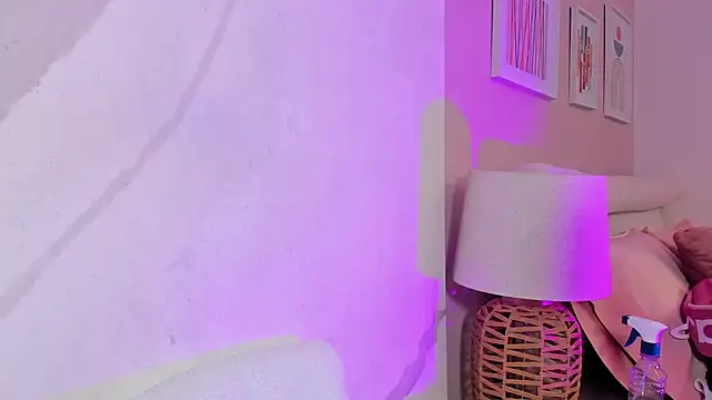 kristal blond online show from October 2, 4:30 am