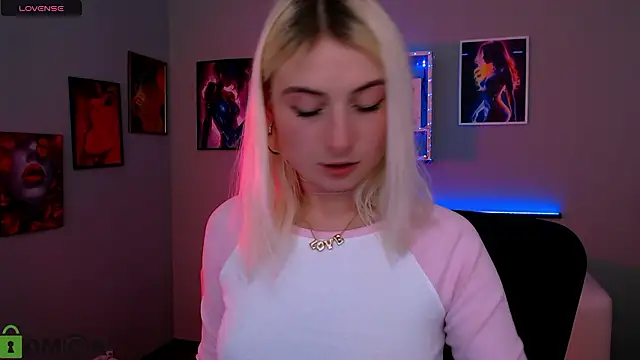 Snapshot of melisa_white1 chatting on January 17, 8:56 pm melisa white1 online show from January 17, 8:56 pm