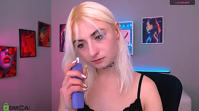 Snapshot of melisa_white1 chatting on January 18, 8:23 pm melisa white1 online show from January 18, 8:23 pm