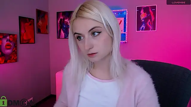 Snapshot of melisa_white1 chatting on February 8, 8:12 pm melisa white1 online show from February 8, 8:12 pm