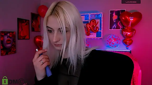 Snapshot of melisa_white1 chatting on February 10, 8:13 pm melisa white1 online show from February 10, 8:13 pm