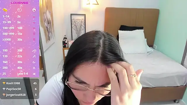 delilaquinn online show from December 17, 7:50 am