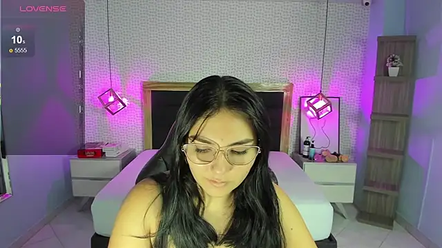 delilaquinn online show from March 22, 12:14 pm