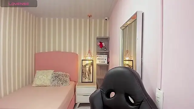 delilaquinn online show from December 1, 7:19 pm