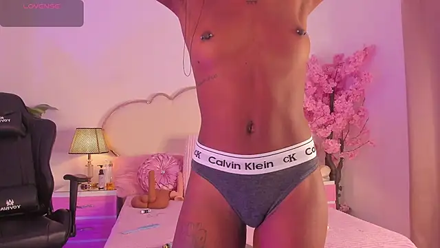 CahitlinBell online show from May 27, 8:55 am