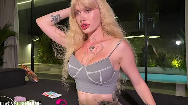 Golden Aline online show from February 3, 2:11 pm